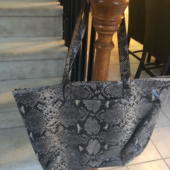 Michael Michael Kors - Picture 2 of 4